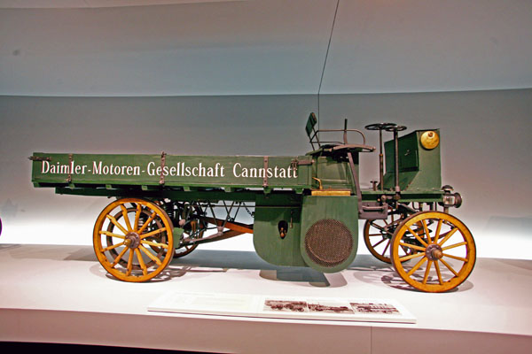 (98-2b) 08-01-15_1996 1898 Daimler Truck.JPG